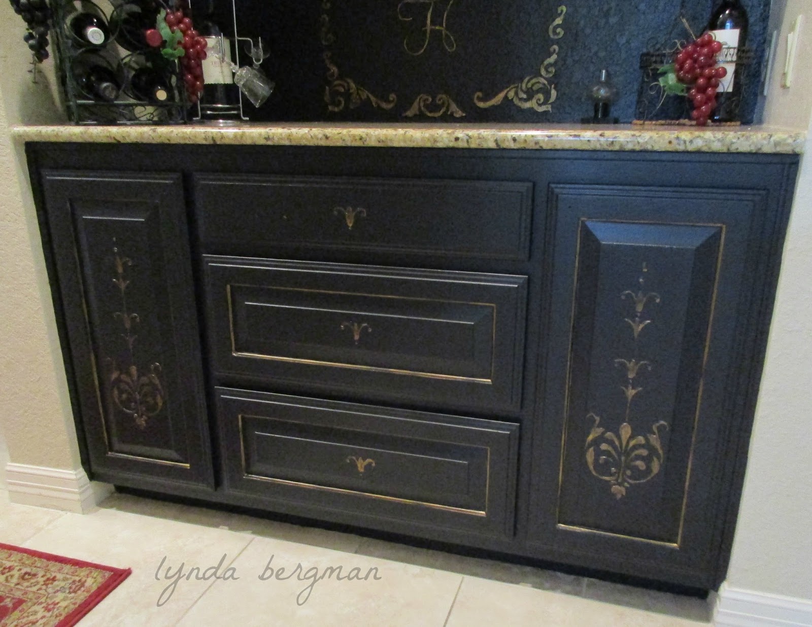 LYNDA BERGMAN DECORATIVE ARTISAN: PAINTING CABINETS FROM STAINED OAK TO A BLACK DISTRESSED 