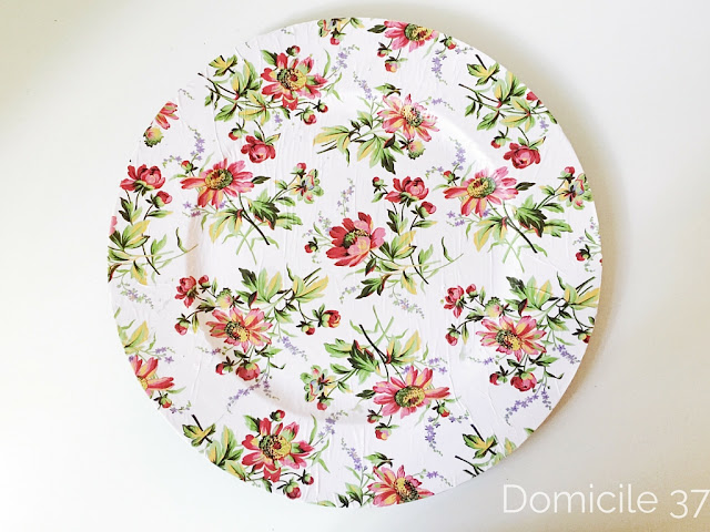 A step by step tutorial that shows how to add a print to dress up those plain store bought plate charges.