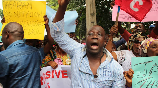 Pandemonium in front of APC National Leader?s House, Bola Tinubu at Ikoyi, Lagos