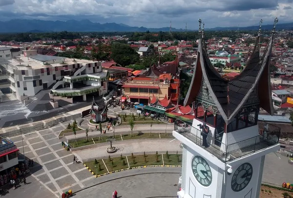 Perlawanan Tokoh Sumbar Tolak SKB Seragam Sekolah Kian Melebar