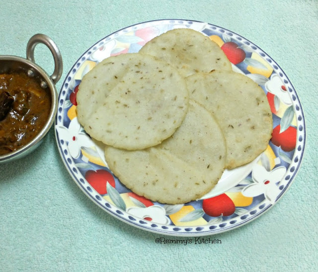   Ney pathiri / Deep fried rice roti