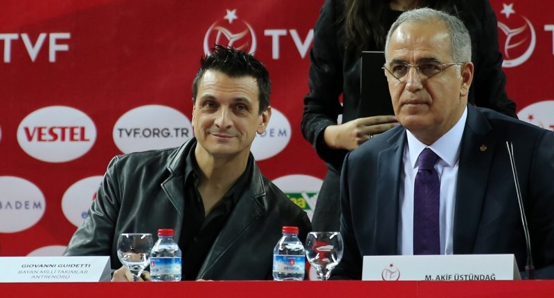 Chủ tịch bóng chuyền Thổ Nhĩ Kỳ nói lí do chia tay HLV Guidetti