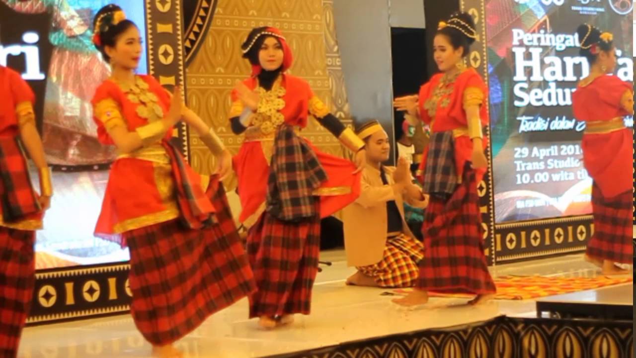 10 Tari Tradisional Sulawesi Selatan - TradisiKita
