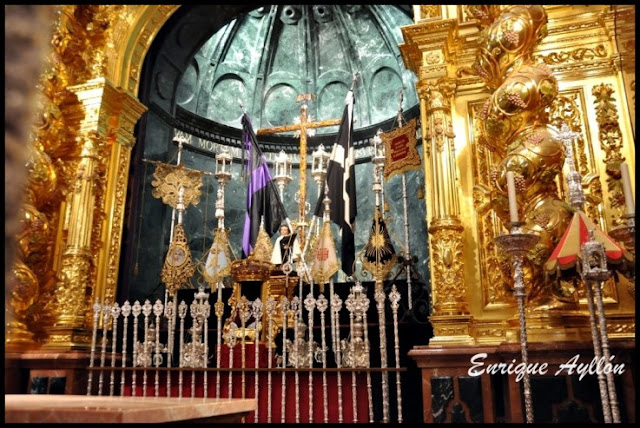 Altar de insignias Hermandad El Cachorro 2013