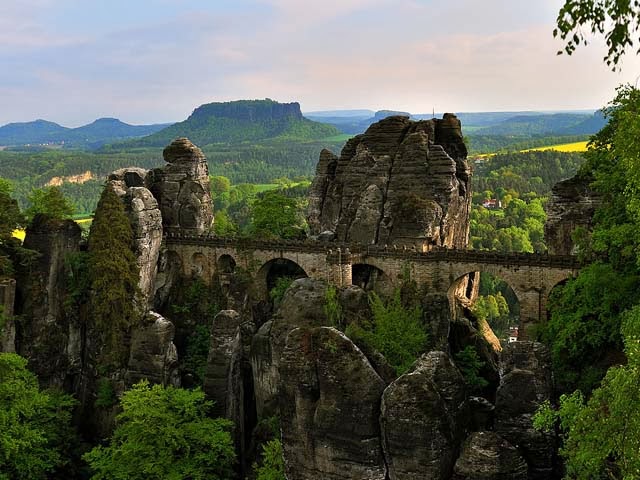 Jembatan-Bastei-Pegunungan-Elbe-Sandstone-Jerman