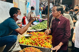 Jokowi Cek Harga Sembako di Pasar Airmadidi Minahasa Utara