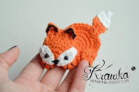 Krawka: Cute orange fox brooch with free pattern. Very fast and easy crochet project.