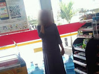 WANITA INI ISI PULSA RP 1,3 JUTA DI MINIMARKET, KEJADIAN BERIKUTNYA SUNGGUH MENEGANGKAN. JADI PELAJARAN UNTUK KITA SEMUA