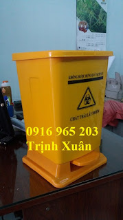 Thùng rác đạp chân màu vàng dùng cho phòng khám ở An Giang