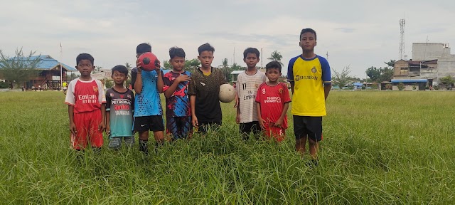 Lapangan Sepak Bola Indrasakti di Depan Kantor Camat Air Putih Butuh Perhatian Pemkab Batu Bara