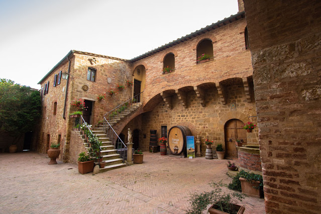 Palazzo Massaini-Cortile interno