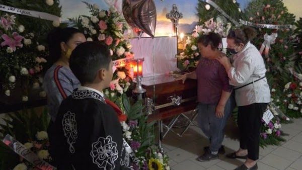 'Abrió los ojos y sudaba', mujer resucita y golpea su ataúd antes de ser sepultada; video causa pánico y se vuelve viral en TikTok 'Abrió los ojos y sudaba', mujer resucita y golpea su ataúd antes de ser sepultada; video causa pánico y se vuelve viral en TikTok
