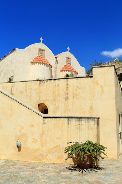 the Holy Patriarchal and Stavropigialny Monastery of St. John the Theologian Preveli. Святой Патриарший и Ставропигиальный Монастырь Святого Иоанна Богослова Превели.