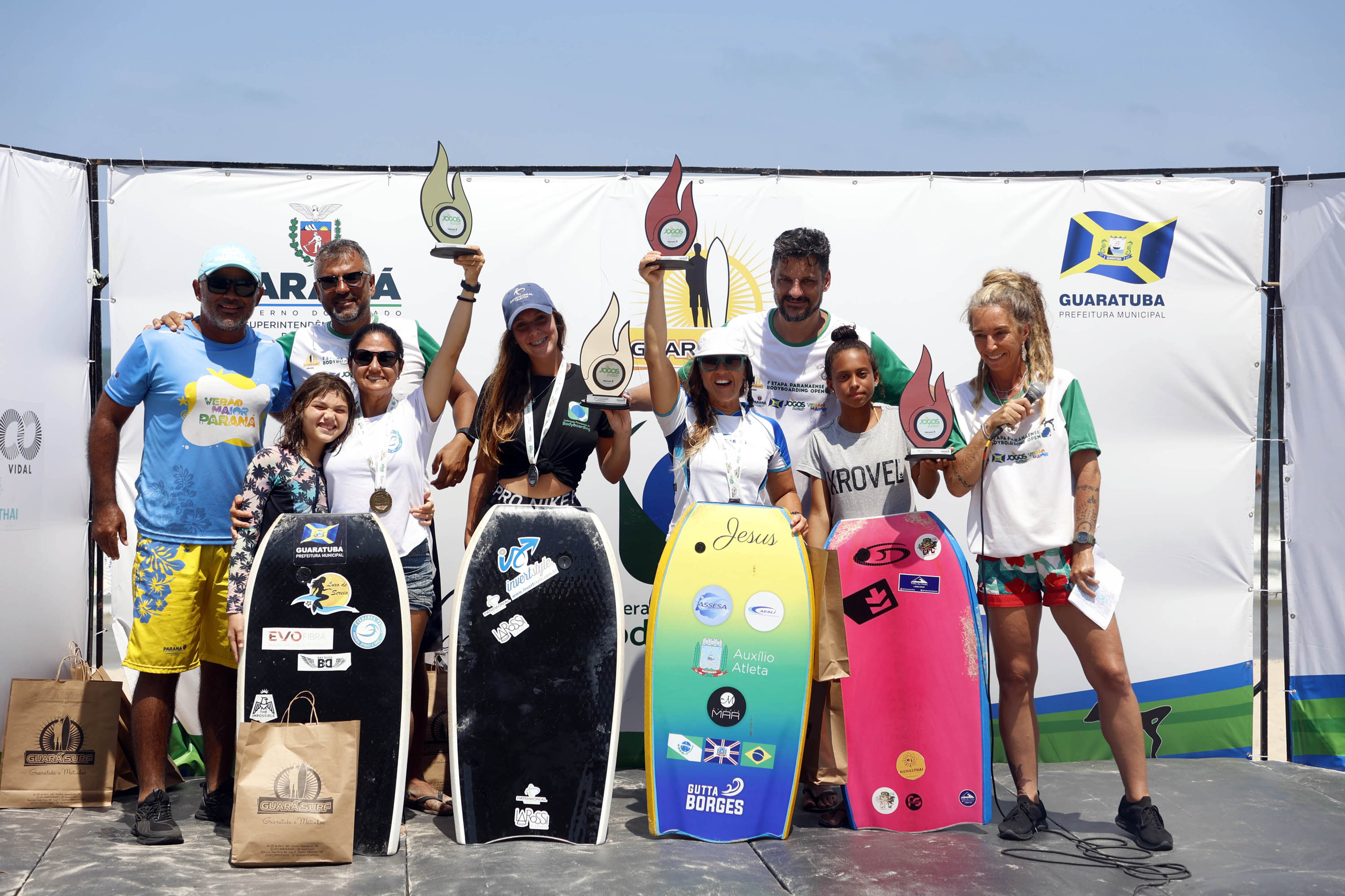 Pico de Guaratuba - 70 atletas participaram do Paranaense de Bodyboarding