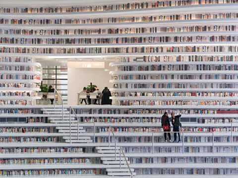 China Opens World’s Coolest Library With
1.2 Million Books, And Its Interior Will
Take Your Breath Away