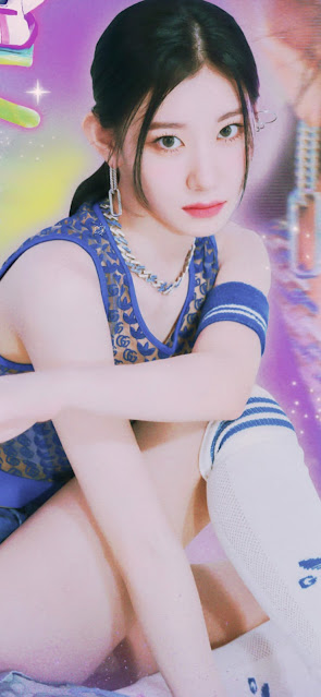 Itzy - Checkmate ; era ("Sneakers")