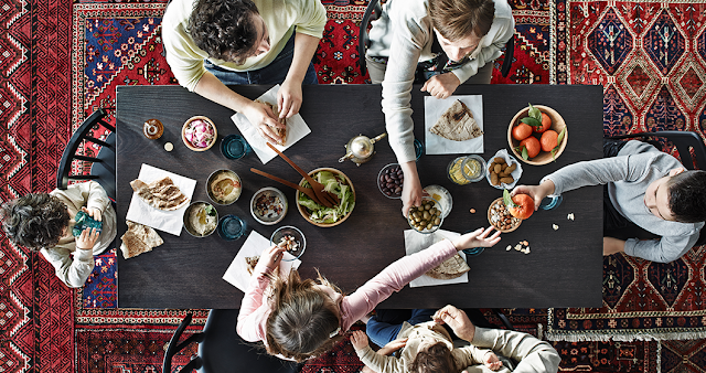 La vida familiar, alrededor de una mesa