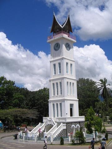 Kebudayaan dan Keunikan Sumatra Barat jam gadang