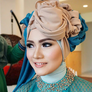 kumpulan inspirasi model kebaya batik modern terbaru hijab