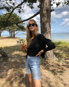 Scandinavian Spring Outfit Summer outfit Idea — Cecilie Moosgaard Nielsen in a black tank top, cardigan and long jean shorts