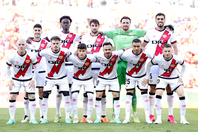 RAYO VALLECANO DE MADRID. Temporada 2022-23. Óscar Valentín, Abdul Mumin, Santi Comesaña, Dimitrievski, Catena. Isi Palazón, Pep Chavarría, Fran García, Álvaro García, Raúl De Tomás. Ivan Balliu. R. C. D. MALLORCA 3 🆚 RAYO VALLECANO DE MADRID 0 Domingo 04/06/2023, 18:30 horas. Campeonato de Liga de 1ª División, jornada 38. Palma de Mallorca, Estadi Mallorca Son Moix: 14.521 espectadores. GOLES: ⚽1-0: 51’, Muriqi. ⚽2-0: 71’, Copete. ⚽3-0: 90+3’, Ángel.