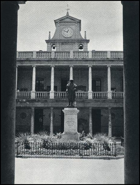claustro universidad CA 1960