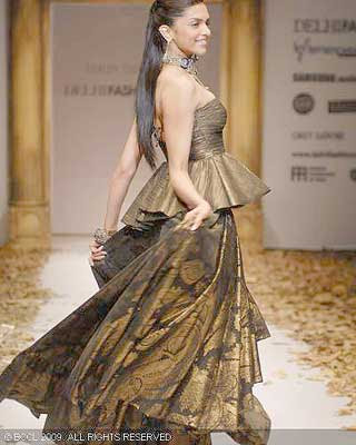Deepika Padukone Delhi Fashion Week 2009 Pictures