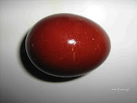 Egg+red Βάφω κόκκινα αυγά με φυσική βαφή!