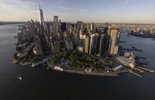 Banker Bonuses Seen Falling With Wealth as Bright Spot