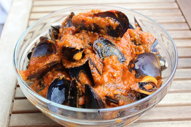 Mejillones con salsa de tomate casera