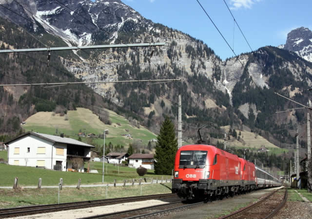 Arlberg Pass | Zurich | Innsbruck | Railjet train