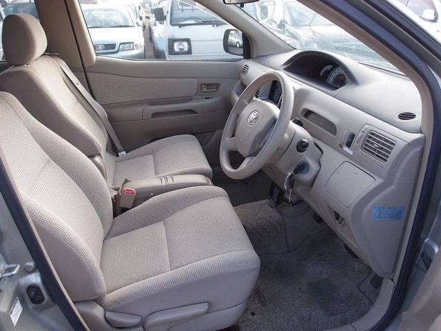 2003 Toyota Raum