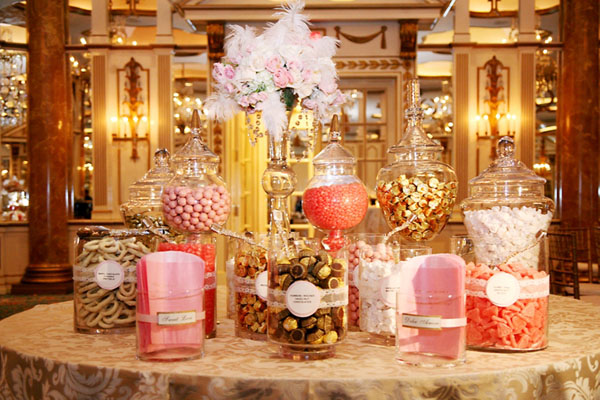 The sophisticated candy bar with golds and corals