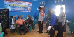 Anggota Koramil Kesesi Dan Polsek Pantau Pelaksanaan Vaksinasi 