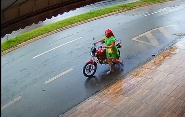 Anápolis: Mulher que foi flagrada furtando motocicleta é presa