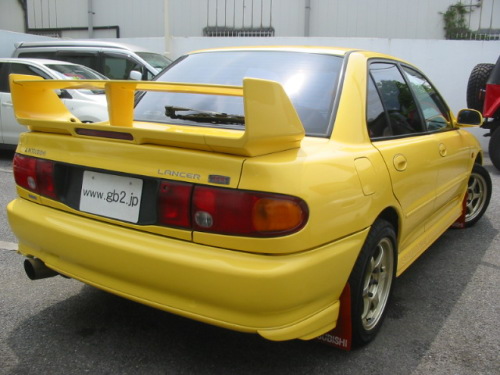 Nice Yellow Mitsubishi Evo 3 Nice Yellow Mitsubishi Evo 3