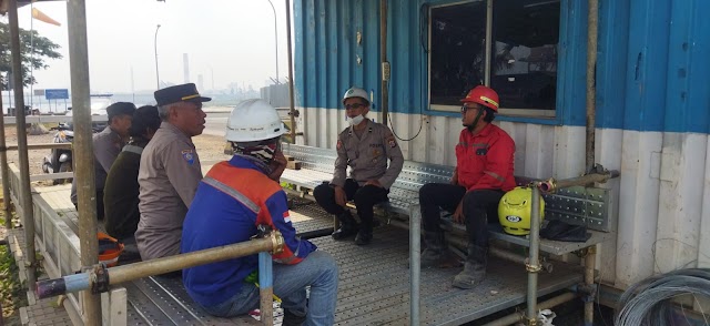 Polsek Kskp Banten Polres Cilegon Melaksanakan Giat Minggu Kasih Bersama Buruh Pelabuhan KIP Cigading
