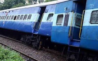 howrah-puri-dhauli-express-derailed