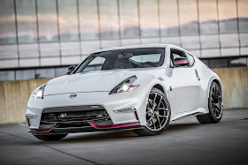 Front 3/4 view of 2015 Nissan 370Z Nismo