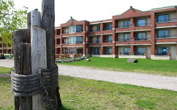 Inn on Lake Superior - lake side