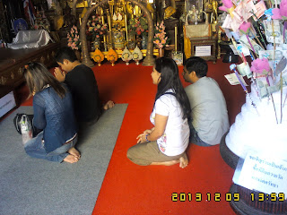 Gaurav Gupta on tour with local ChiangMai tour guide to Doi Suthep temple on 09 nov 2013