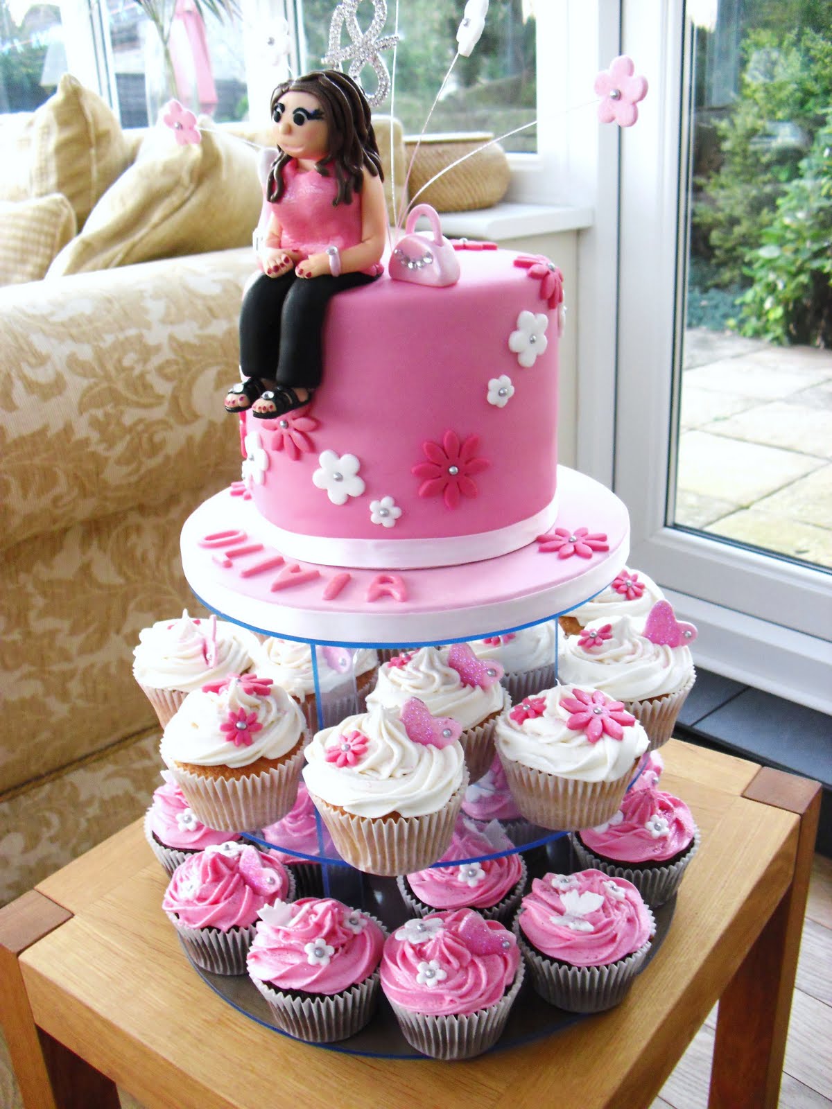 Images Of Cakes For 18th Birthday