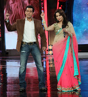 Madhuri & Huma promote 'Dedh Ishqiya' on Bigg Boss 7 with Salman