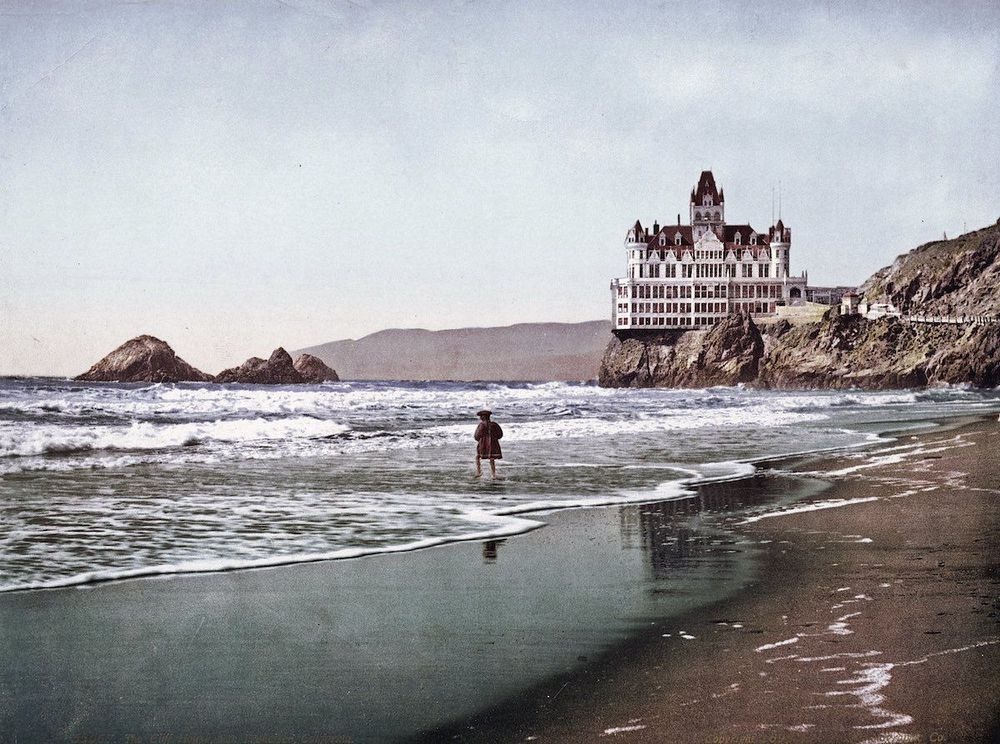 The iCliffi iHousei of San Francisco Amusing Planet