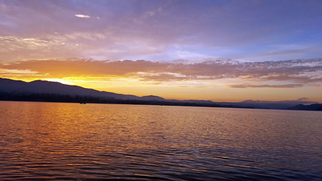 photo of Czorsztyn lake at sunrise