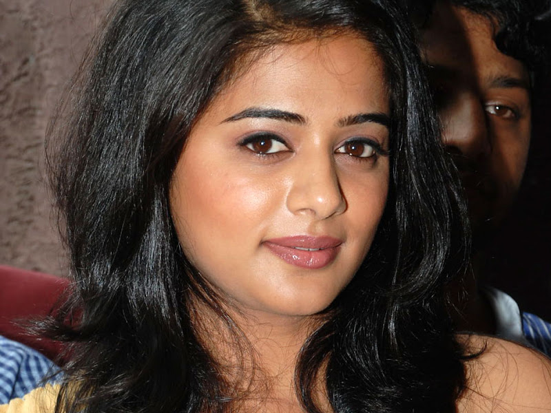 Actress Priyamani Stills Gallery glamour images