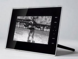 Toshiba Wi-Fi Digital Photo Frames with FrameChannel