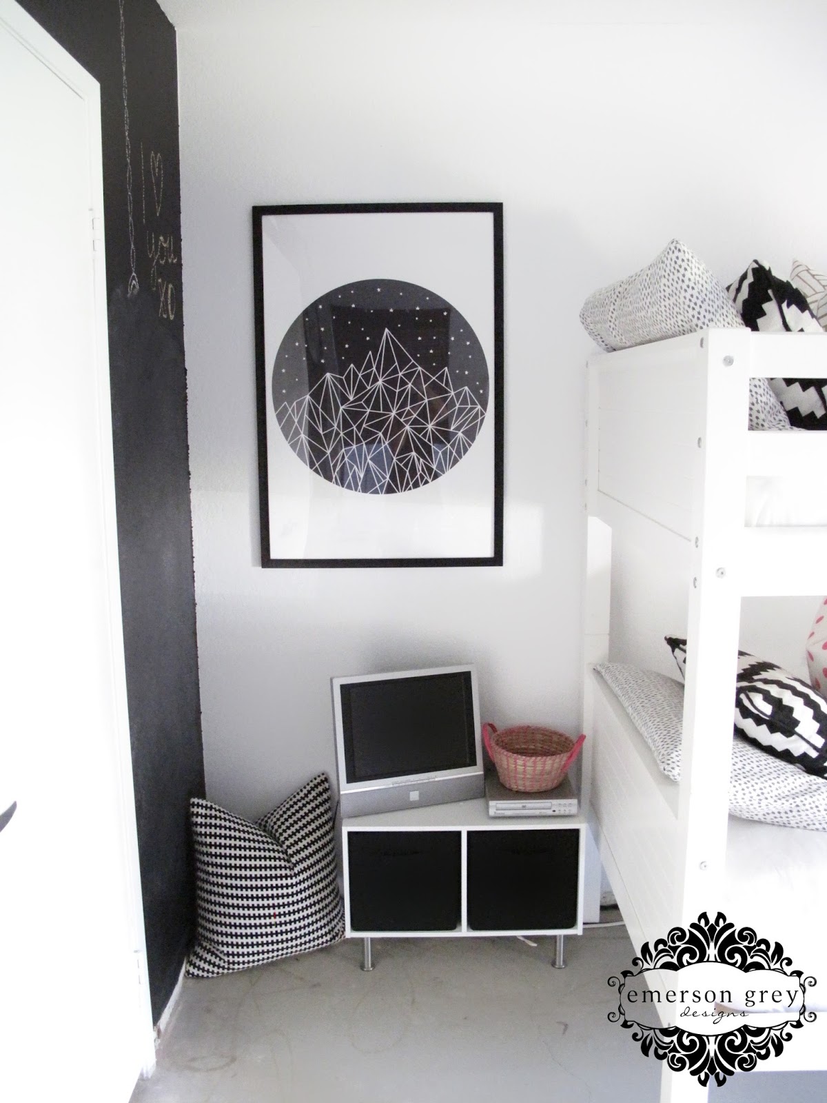 My kids shared room reveal {black and white kids room}
