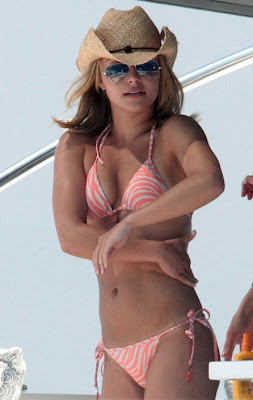 Hayden Panettiere is a sexy bikini babe