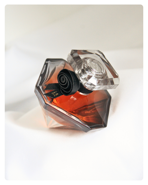 Découvrez mon avis sur La Nuit Trésor Vanille Noire, le nouveau parfum femme 2025 de Lancôme, une fragrance vanillée et ambrée aux facettes boisées et sensuelles.